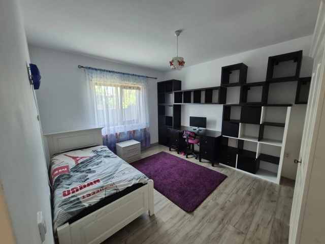 Apartament 5 camere - Miroslava