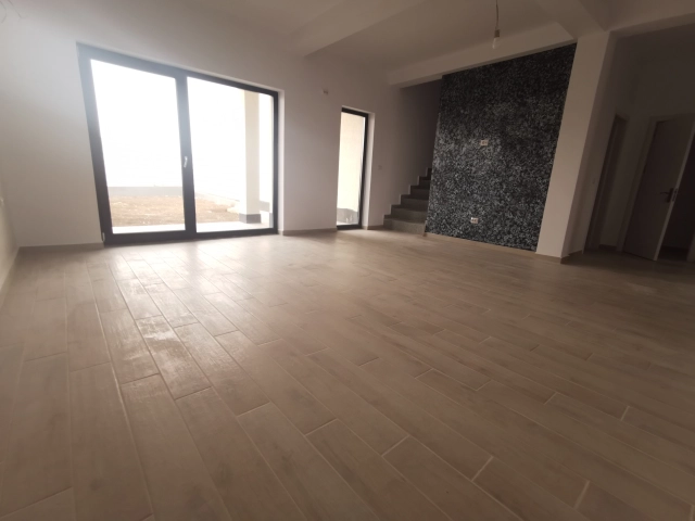Apartament 4 camere - Bucium