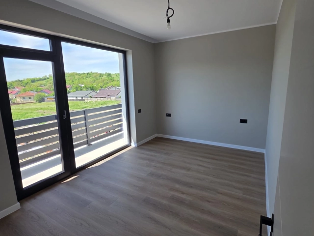 Apartament 5 camere - Miroslava