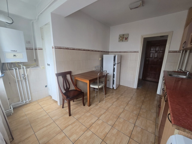 Apartament 3 camere - Centru Civic