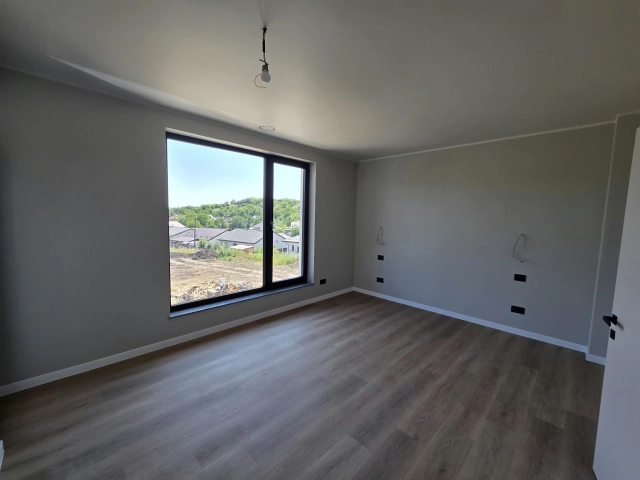 Apartament 5 camere - Miroslava