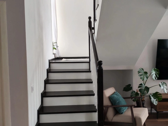 Apartament 4 camere - Rediu