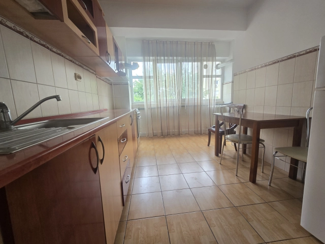 Apartament 3 camere - Centru Civic
