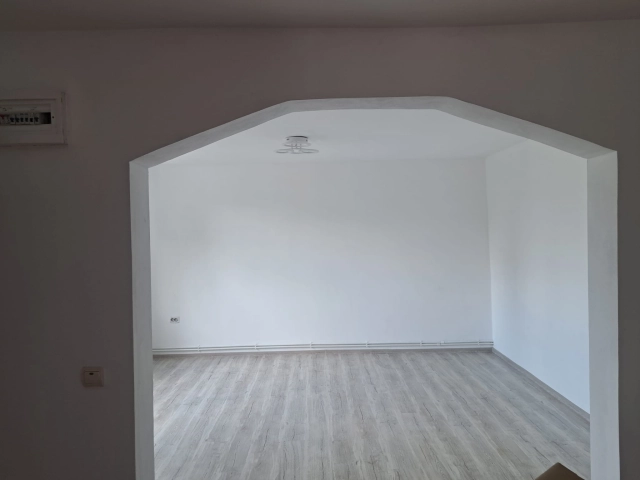 Apartament 5 camere - Lunca Cetatuii