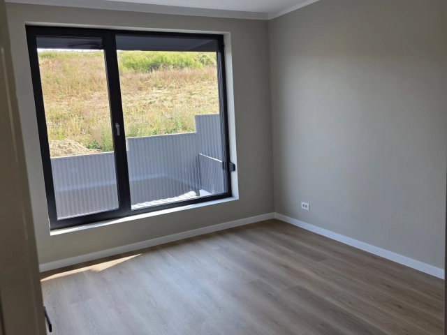 Apartament 5 camere - Miroslava