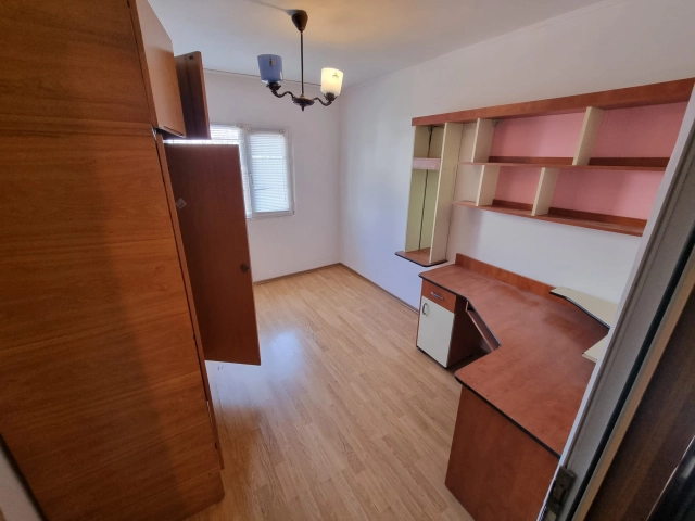 Apartament 4 camere - Tomesti