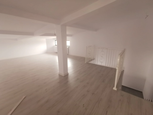 Apartament 4 camere - Bucium