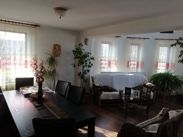 Apartament 5 camere - Visani