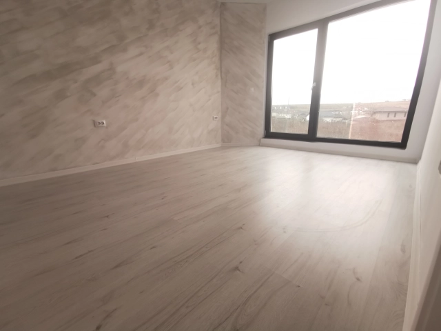 Apartament 4 camere - Bucium