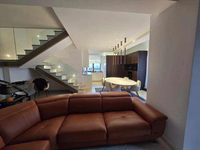 Apartament 4 camere - Centru