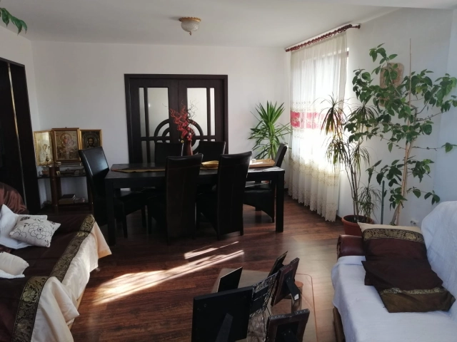 Apartament 5 camere - Visani