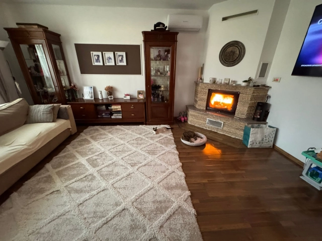 Apartament 5 camere - Lunca Cetatuii