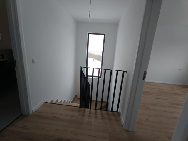 Apartament 4 camere - Miroslava