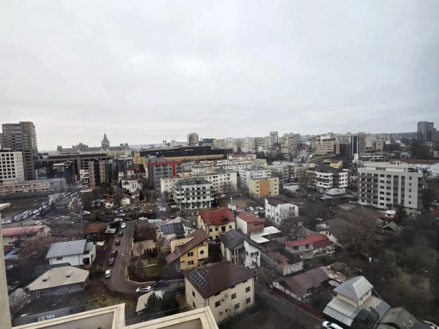Apartament 4 camere - Centru