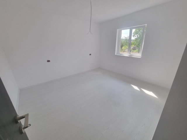 Apartament 4 camere - Tomesti