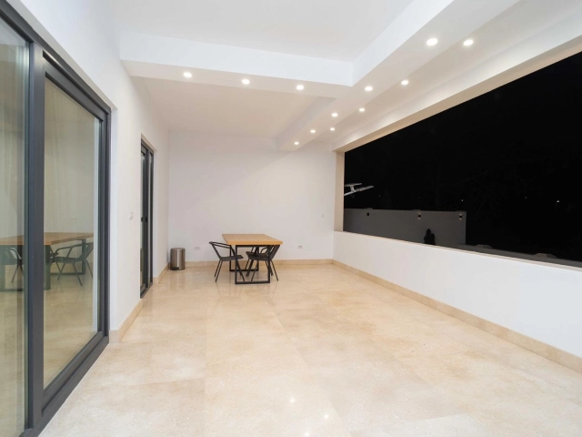 Apartament 6 camere - Breazu