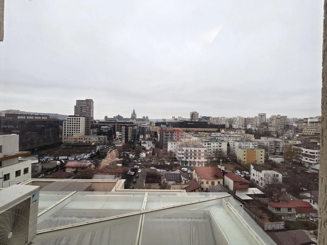 Apartament 4 camere - Centru