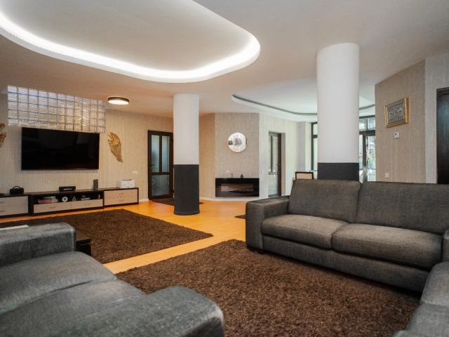 Apartament 10 camere - Tatarasi