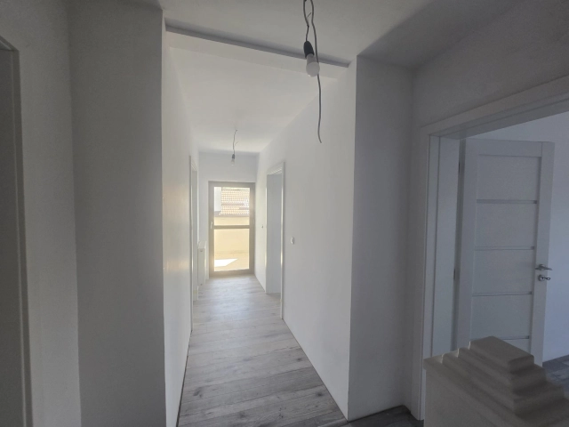 Apartament 5 camere - Bucium