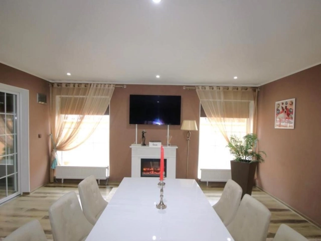 Apartament 3 camere - Miroslava