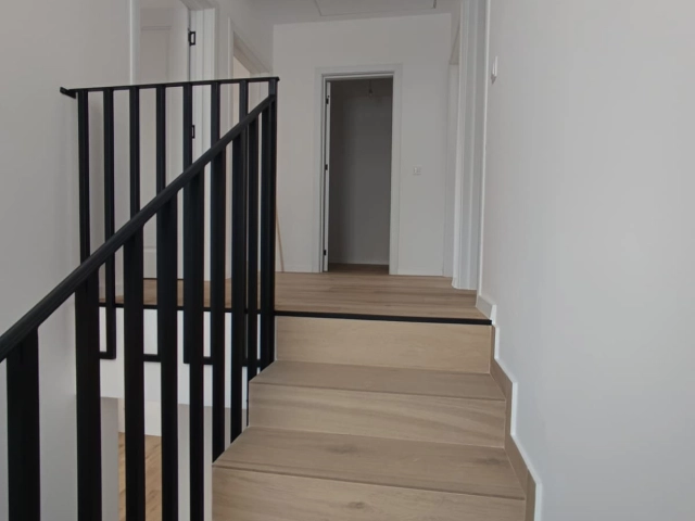 Apartament 4 camere - Miroslava