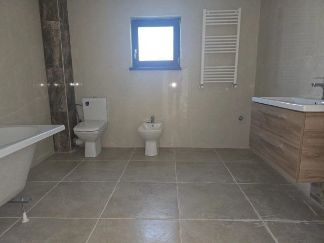 Apartament 5 camere - Bucium