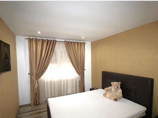 Apartament 3 camere - Miroslava