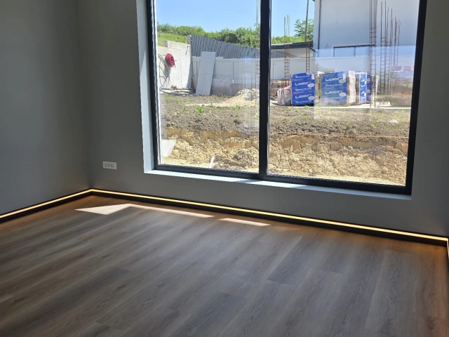Apartament 4 camere - Visani