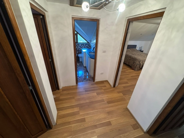 Apartament 4 camere - Tomesti