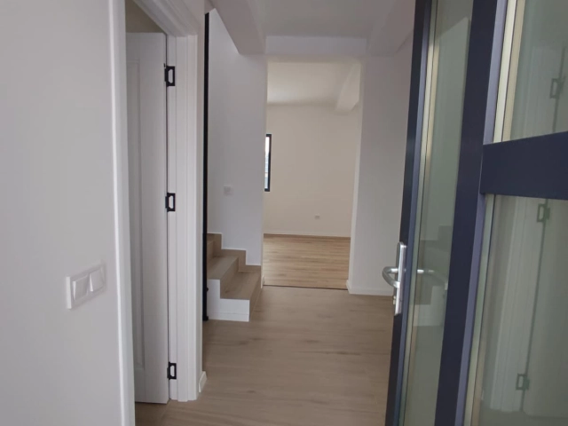 Apartament 4 camere - Miroslava