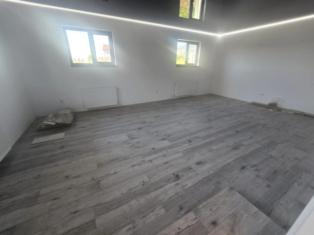 Apartament 5 camere - Bucium