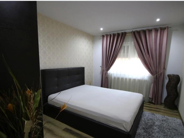 Apartament 3 camere - Miroslava
