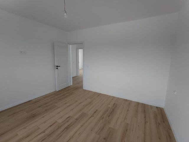 Apartament 4 camere - Miroslava
