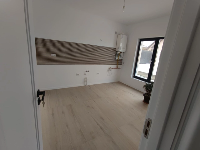 Apartament 4 camere - Miroslava