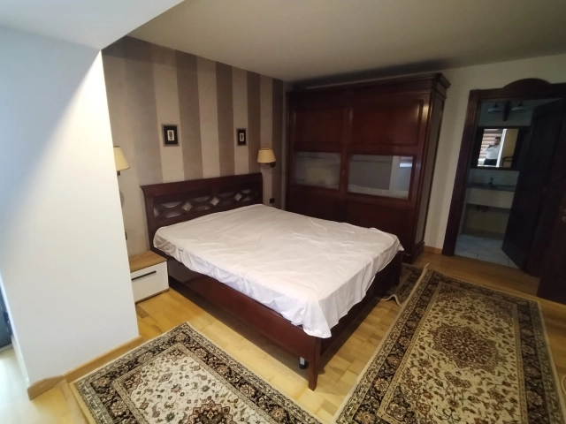 Apartament 3 camere - Centru