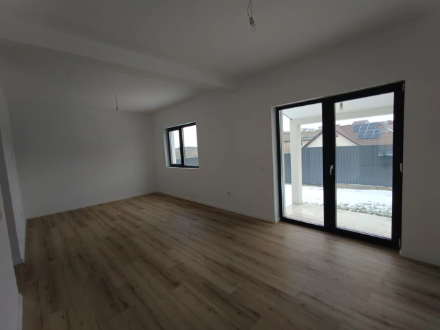 Apartament 4 camere - Miroslava