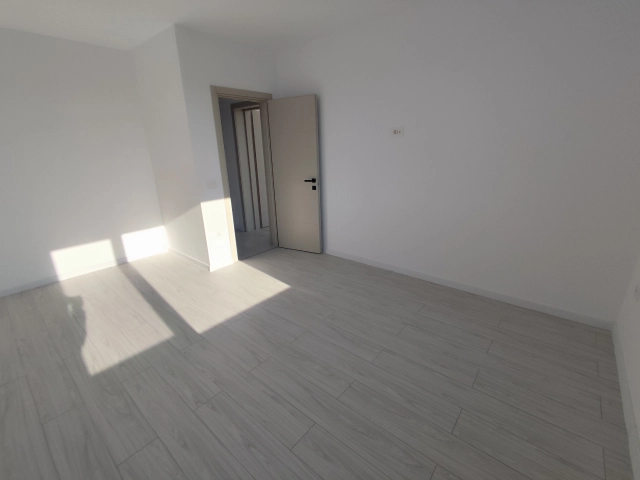 Apartament 4 camere - Rediu
