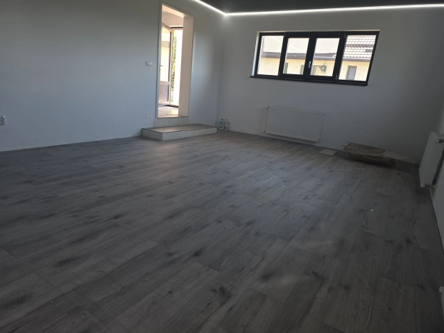 Apartament 5 camere - Bucium