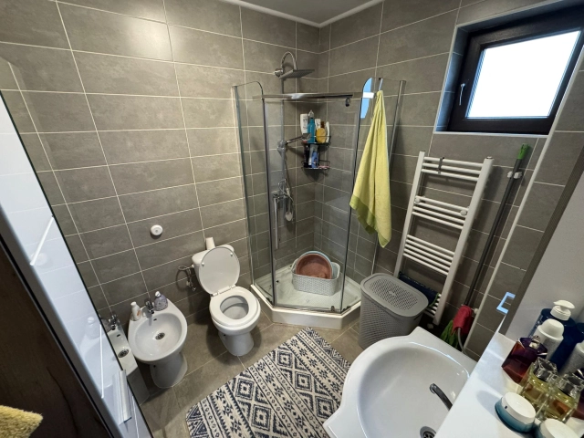Apartament 5 camere - Lunca Cetatuii