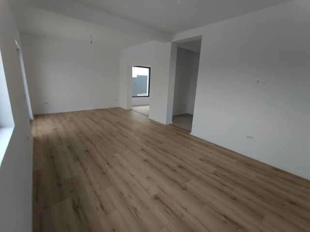 Apartament 4 camere - Miroslava
