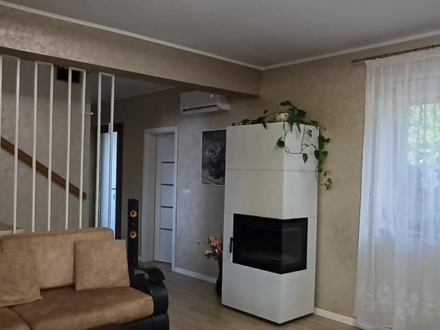 Apartament 4 camere - Miroslava