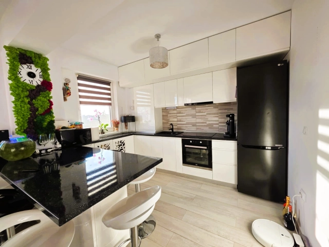 Apartament 3 camere - Podul de Fier