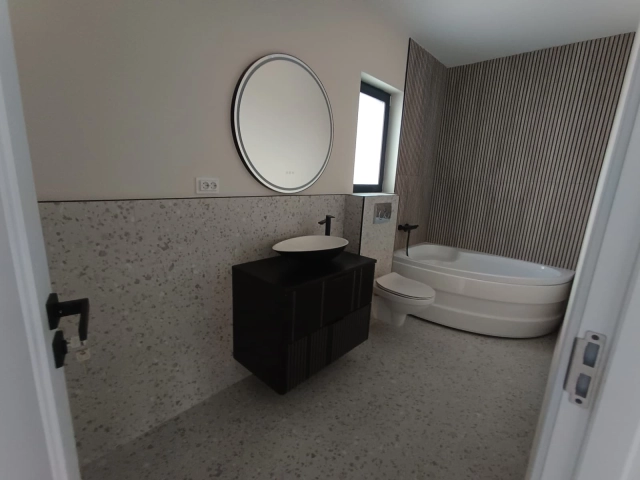 Apartament 4 camere - Miroslava