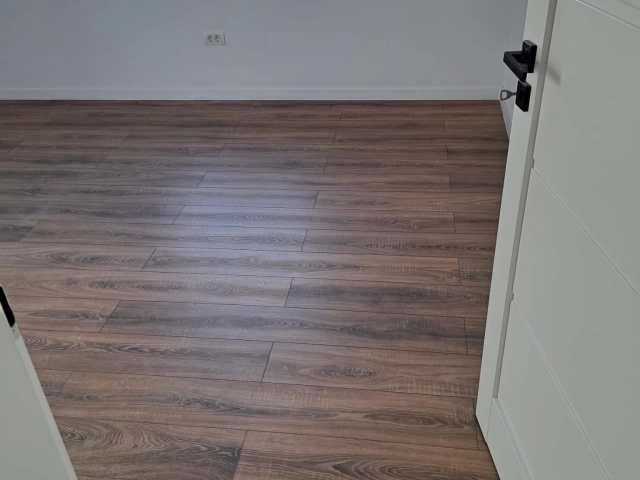 Apartament 4 camere - Breazu