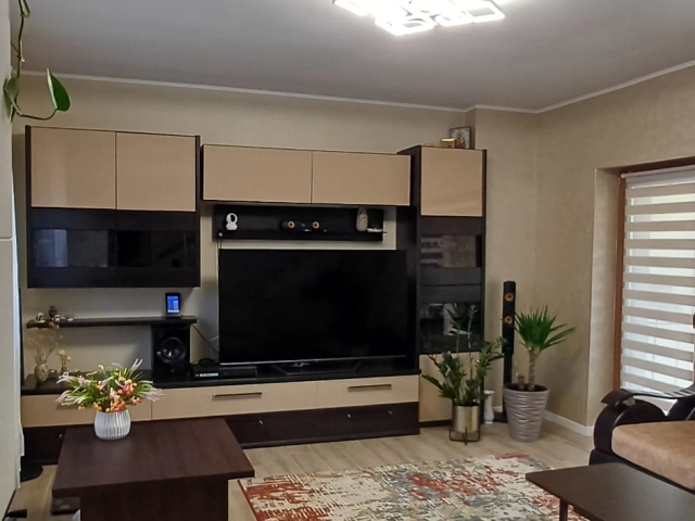 Apartament 4 camere - Miroslava