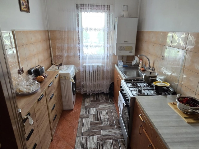 Apartament 3 camere - Podu Ros