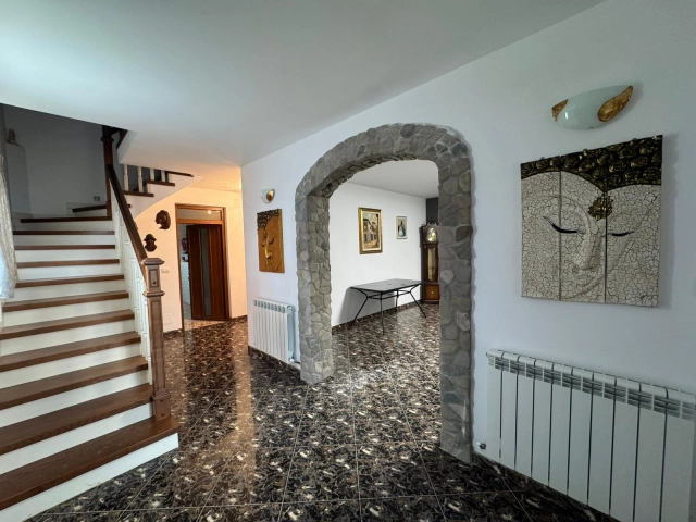 Apartament 4 camere - Tomesti