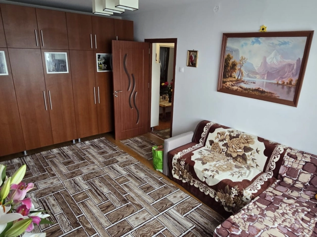 Apartament 3 camere - Podu Ros