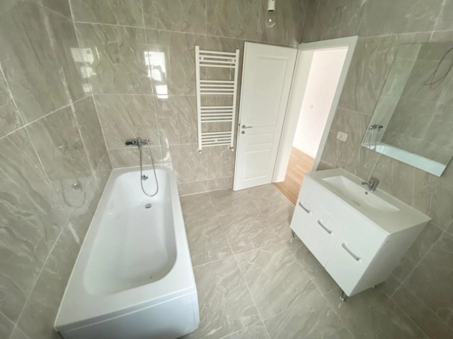 Apartament 4 camere - Miroslava
