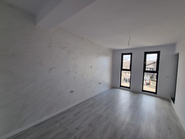 Apartament 4 camere - Bucium